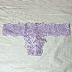 NIP Victoria’s Secret 
Extra Low Rise Thong